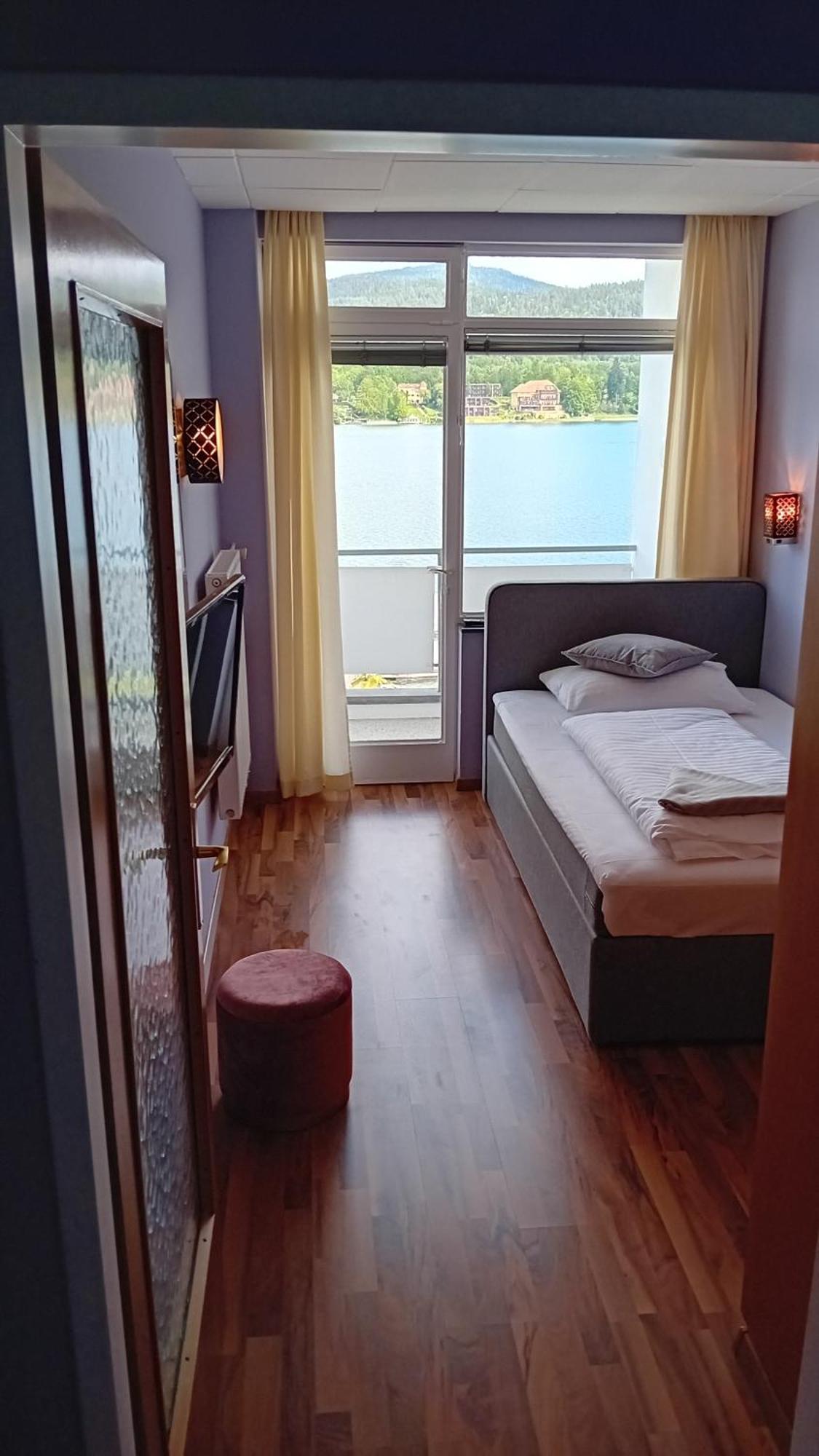 Tennis & Yacht Hotel Velden Velden am Woerthersee Exterior photo